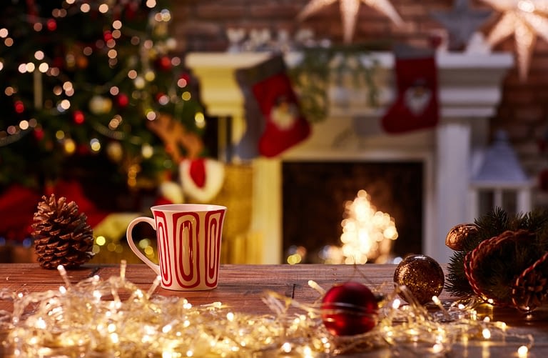 Christmas Decorations That Are Easy on the Eyes and the Budget